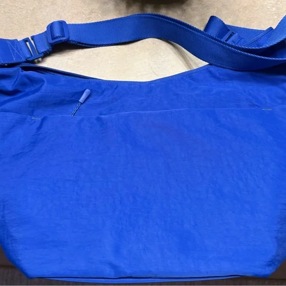 BÉIS Crescent Catchall in Colbalt Blue tote bag - Picture 2 of 5